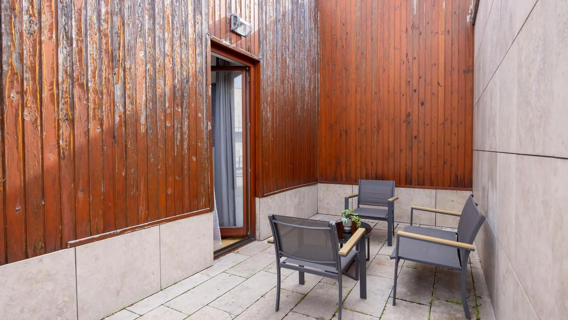 Superb Location & Cozy Suite With Terrace By Prestige Homes Budapest Appartamento