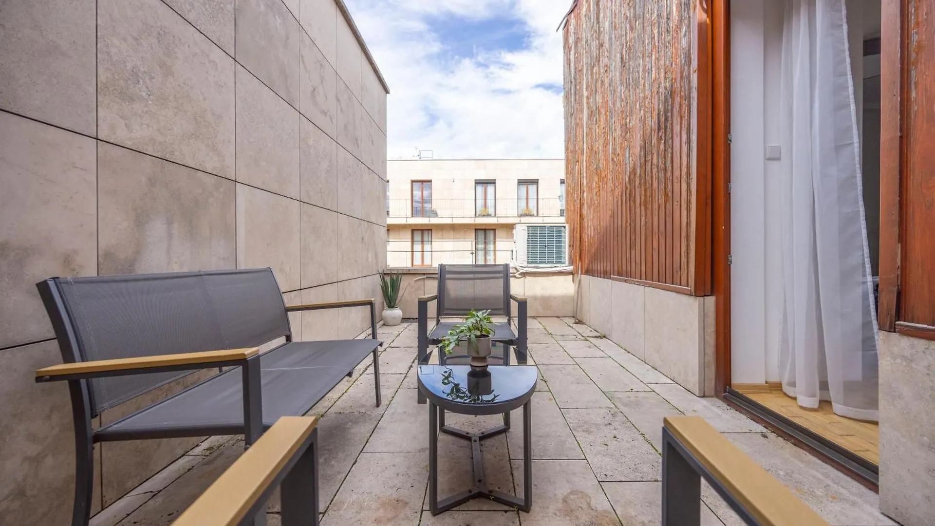 Superb Location & Cozy Suite With Terrace By Prestige Homes Budapeszt 0*,  Węgry